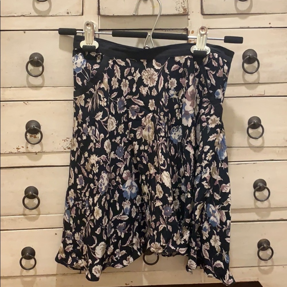🌿Urban Outfitters Ećote Navy floral skirt size 0